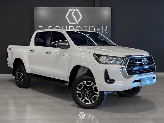 TOYOTA HILUX 2.8 D-4D TURBO DIESEL CD SRV 4X4 AUTOMÁTICO TOYOTA HILUX 2.8 D-4D TURBO DIESEL CD SRV 4X4 AUTOMÁTICO